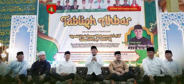 Pangdam XXII/Tambun Bungai Mayjen TNI Zainul Arifin, S.A.P., M.Sc., hadiri acara Tabligh Akbar Peringatan Maulid Nabi Muhammad SAW 1447 H / 2025 M, bertempat di Masjid Wahyu Al-Hadi (Islamic Center) Kotawaringin Timur, Kalimantan Tengah. Kamis 18/9/2025.