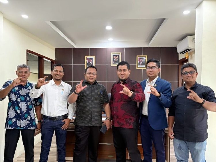 Wali Kota Sabang, Zulkifli H Adam, menegaskan komitmennya terhadap keterbukaan informasi publik saat melakukan audiensi ke Kantor Komisi Informasi Aceh (KIA).