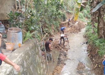 TPT Dengan Panjang 132 m,Lebar 0,55 m, serta Tinggi 2,5 m yang dibiayai dari Bantuan Keuangan Kabupaten Bogor Tahap I ( 60% ) dengan pekerjaan Swakelolah menelan biaya Rp.289.797.000,- (Dua Ratus Delapan Puluh Sembilan Juta Tujuh Ratus Sembilan Puluh Tujuh Ribu Rupiah). (Foto. Dok: RH/Mitrapolri.com)