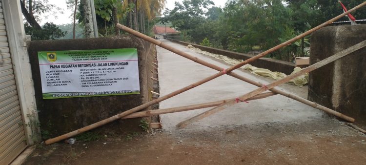 Pemerintahan Desa Bojong Nangka Kembali Realisasikan Betonisasi Jalan Lingkungan Kp.Sanding RW 05 Sepanjang 286 Meter,Lebar 2,5 Meter dan Tinggi 0,07 Meter dengan Anggaran Rp.70.000.000,- Dana Desa (DD) Anggaran 2025. (Foto. Dok: RH/Mitrapolri.com)