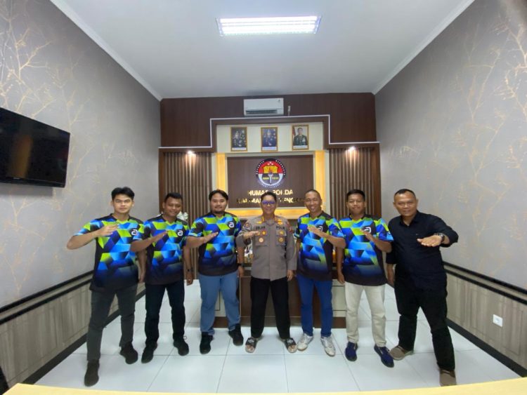 Polda Kalimantan Tengah (Kalteng) mengirimkan lima atlet terbaiknya dan satu pendamping, terdiri dari personel Polda dan jajaran untuk mengikuti Kejuaraan Tenis Meja Piala Panglima TNI Cup 2025, dalam rangka memperingati HUT TNI ke-80 yang digelar di Pontianak, Kalimantan Barat.