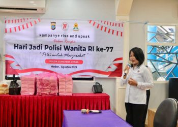 BERI MOTIVASI: AKP Sitti T.H. Halawa memberi motivasi kepada siswa saat menggelar kegiatan Dialog Interaktif Rise and Speak di SMA Swasta Methodist Tanjung Morawa, Senin (22/9/2025).(Foto:Dok/Polda Sumut)