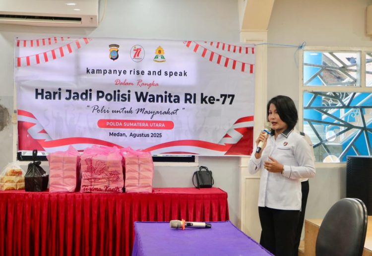 BERI MOTIVASI: AKP Sitti T.H. Halawa memberi motivasi kepada siswa saat menggelar kegiatan Dialog Interaktif Rise and Speak di SMA Swasta Methodist Tanjung Morawa, Senin (22/9/2025).(Foto:Dok/Polda Sumut)