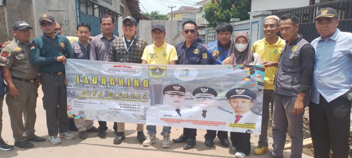 Launching Bantuan Keuangan Infrastruktur Desa Drainase Kp.Parung Tanjung RW 11 Desa Cicadas Kecamatan Gunung Putri Kabupaten Bogor. (Foto. Dok: RH/Mitrapolri.com)