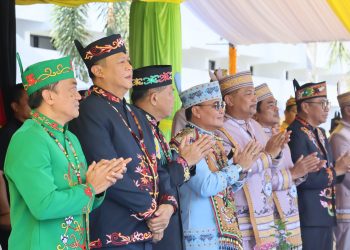 Kapolda Kalimantan Tengah (Kalteng) Irjen Pol Iwan Kurniawan, S.I.K., M.Si. turut menghadiri Upacara Hari Jadi Kabupaten Barito Selatan (Barsel) yang ke-66, tahun 2025, bertempat di halaman Kantor Bupati setempat, Selasa (23/9/2025) pagi.