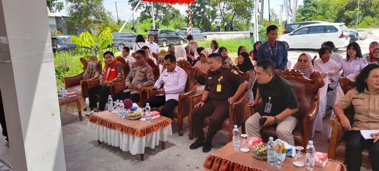 Polsubsektor Jekan Raya, Polsek Pahandut, Polresta Palangka Raya menghadiri launching Gerai TPID Koperasi Merah Putih di Kelurahan Bukit Tunggal, Kecamatan Jekan Raya, Rabu (24/9/2025).