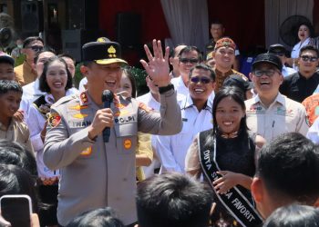 Pangdam XXII/Tambun Bungai dan Kabinda, Kapolda Irjen Pol Iwan Kurniawan, S.I.K., M.Si. berkesempatan peninjauan program Makan Bergizi Gratis (MBG) bagi anak-anak di Kab. Barito Selatan (Barsel).