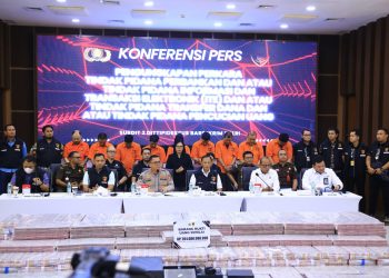 Dirtipideksus Bareskrim Polri Brigjen Pol. Helfi Assegaf dalam Konferensi Pers