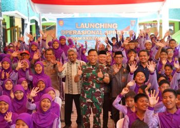 Pangdam XXII/Tambun Bungai Mayjen TNI Zainul Arifin, S.A.P., M.Sc., menghadiri kegiatan Launching Satuan Pelayanan Pemenuhan Gizi (SPPG) di Lanud Adi Sumarmo, Solo yang digelar secara video conference oleh Panglima TNI, bertempat di sekolah Madrasah Ibtidaiyah Negeri (MIN) 1 Kota Palangka Raya, Jumat (26/9/2025).