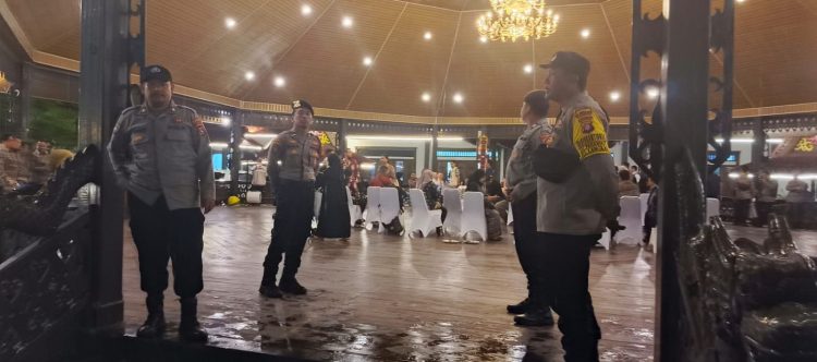 Jajaran Polresta Palangka Raya melaksanakan pengamanan jalannya kegiatan Musyawarah Komisariat Wilayah (Muskomwil) V Asosiasi Pemerintah Kota Seluruh Indonesia (Apeksi) Regional Kalimantan.