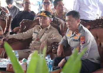 Kapolda Kalimantan Tengah, Irjen Pol Iwan Kurniawan, S.IK., M.Si. bersama Gubernur H. Agustiar Sabran dan sejumlah Forkopimda terpantau tiba di Polres Pulang Pisau dari Palangka Raya.