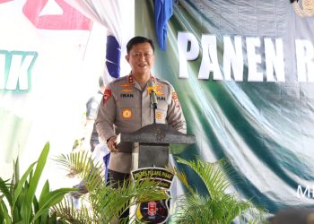 Kapolda Kalteng Irjen Pol Iwan Kurniawan, S.IK., M.Si. usai melaksanakan penyerahan pemenuhan cadangan hasil panen jagung pada panen raya kuartal III, di Desa Anjir, Kec. Kahayan Hilir, Kab. Pulpis, Sabtu (27/9/2025).