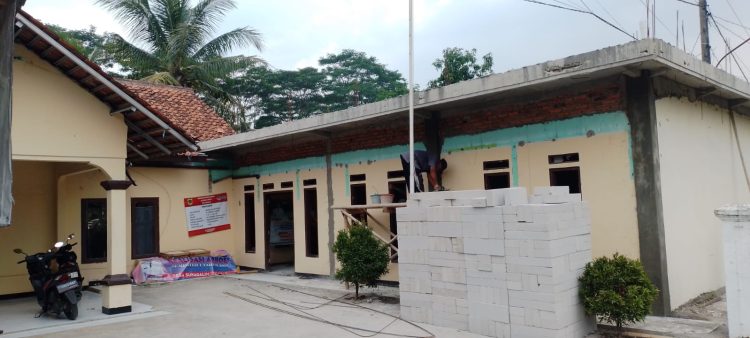 Bantuan Keuangan Infrastruktur Desa Tahun Anggaran 2025 Desa Sukagalih di Alokasikan Dalam Rehabilitasi Kantor Desa. (Foto. Dok: RH/Mitrapolri.com)