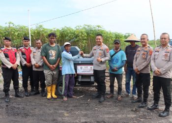 Acara penyerahan bantuan tersebut dilaksanakan secara simbolis di Polres OKU Timur pada hari Sabtu, 27 September 2025, dengan total sebanyak 15 unit mesin pipil jagung yang dibagikan kepada kelompok tani penerima.