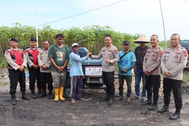 Acara penyerahan bantuan tersebut dilaksanakan secara simbolis di Polres OKU Timur pada hari Sabtu, 27 September 2025, dengan total sebanyak 15 unit mesin pipil jagung yang dibagikan kepada kelompok tani penerima.