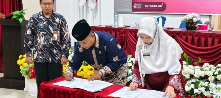 Kepala Kantor Kementerian Agama Kabupaten Nagan Raya Dr H Salman Al Farisi SAg MPd melakukan penanda tanganan kerjasama dengan Badan Pusat Statistik Nagan Raya.