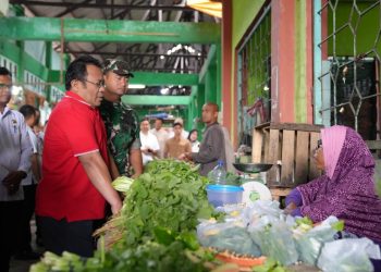 Wali Kota Sabang Zulkifli H. Adam bersama Kapolres AKBP Sukoco dan Dandim 0112 Letkol Kav Edi Purwanto, meninjau Pasar Induk Sabang.