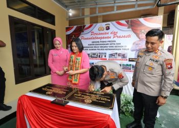 Usai melakukan kunker ke Polres Katingan. Kali ini Kapolda Kalteng yang didampingi Ketua Bhayangkari Daerah Kalteng Ny. Maya Iwan Kurniawan, berkesempatan mengunjungi Mapolres Kotim. Kamis (18/9/2025) malam.