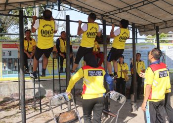90 Bintara Tinggi Polri mengikuti tes kesamaptaan jasmani (kesjas) Pendidikan Alih Golongan (PAG), yang digelar Polda Kalimantan Tengah di Stadion Sanaman Mantikei, Jl. A. Yani, Kota Palangka Raya, Selasa (30/9/25) pagi.