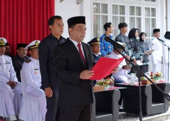 Upacara yang digelar Pemerintah Kota Sabang di Halaman Kantor Wali Kota berlangsung khidmat, dengan Sekretaris Daerah Andri Nourman bertindak sebagai inspektur upacara.