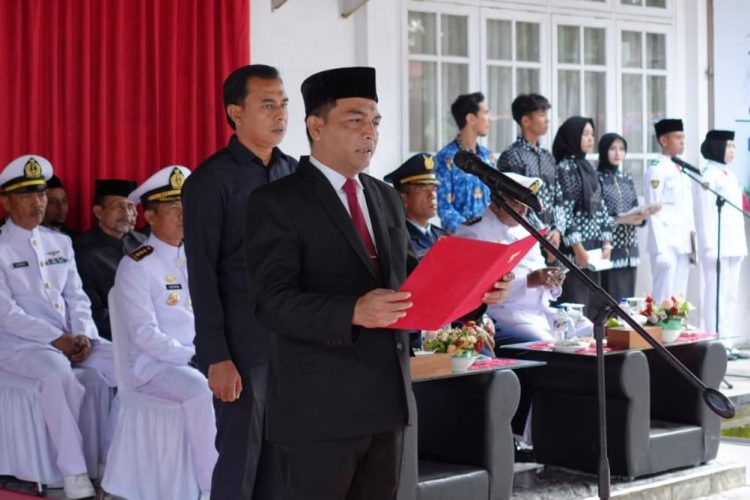 Upacara yang digelar Pemerintah Kota Sabang di Halaman Kantor Wali Kota berlangsung khidmat, dengan Sekretaris Daerah Andri Nourman bertindak sebagai inspektur upacara.