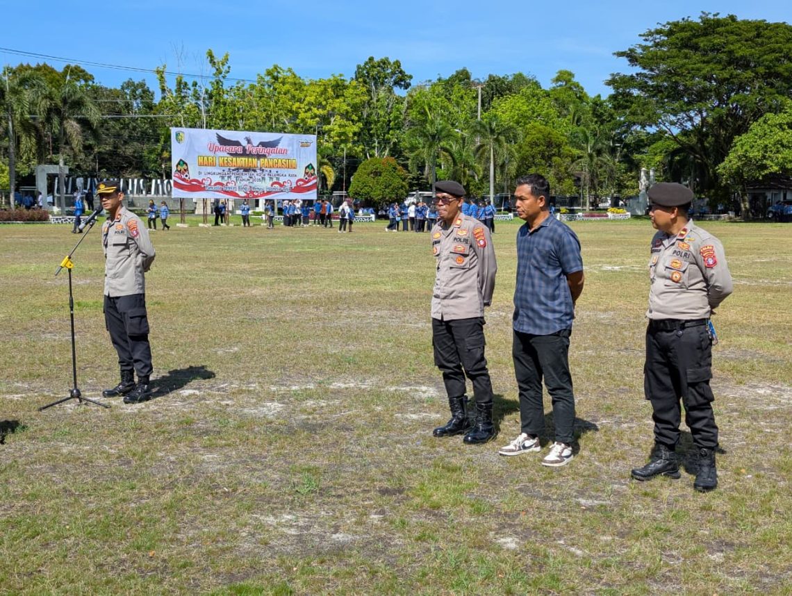 Apel kesiapan digelar di Kantor Wali Kota Palangka Raya, Jalan Tjilik Riwut Km. 5, Kota Palangka Raya, Kalimantan Tengah, yang dipimpin oleh Kabagops, Kompol Permadi selaku koordinator tugas pam, Rabu (1/10/2025) pagi.