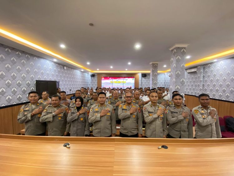 Kegiatan berlangsung di Aula Rupatama Polresta Palangka Raya, Jalan Tjilik Riwut Km. 3,5, Kota Palangka Raya, Kalimantan Tengah, yang diikuti oleh Wakapolresta, AKBP Moch. Isharyadi Fitriawan bersama para Pejabat Utama, Perwira dan personel.