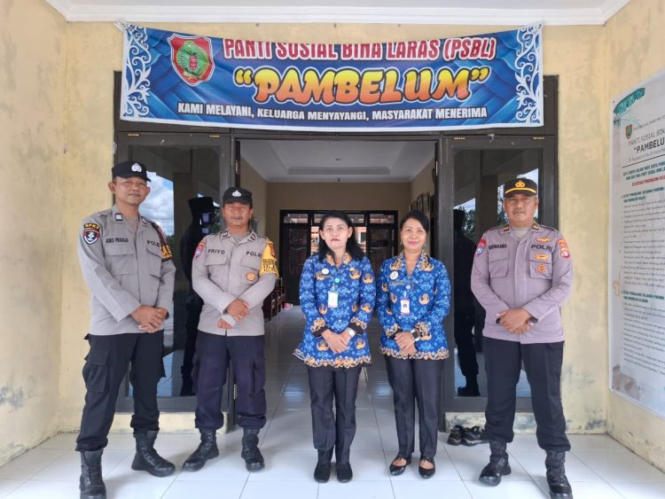 Polsek Bukit Batu saat berinisiatif untuk menyambangi Panti Sosial Bina Laras Pambelum di wilayah Kelurahan Banturung, Kecamatan Bukit Batu, Kota Palangka Raya, Kalimantan Tengah, Rabu (1/10/2025) siang.