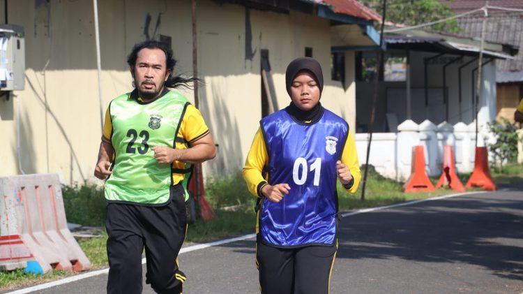 Bertempat di Mapolresta setempat, telah dilaksanakan kegiatan tes jesamaptaan jasmani semester II tahun 2025 bagi personel Polresta Palangka Raya dan jajarannya, Jum'at (3/10/2025).