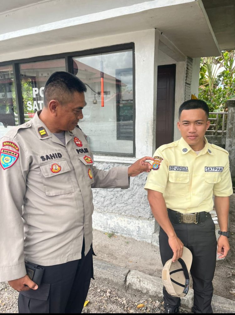 Ditbinmas Polda Kalteng melalui Subditbinsatpam/Polsus melakukan pembinaan dan pengecekan Satpam Poltekkes Palangka Raya di Jalan G.Obos Kota Palangka Raya, Jumat (4/10/2025) siang.