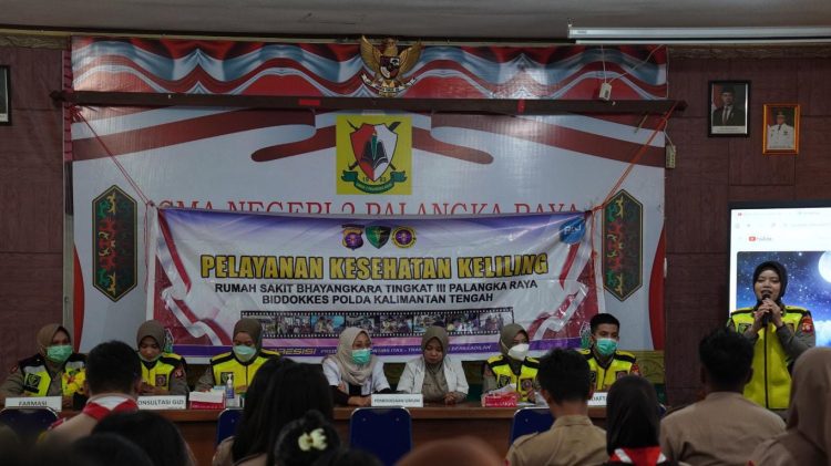 Rumah Sakit (Rumkit) Bhayangkara Tingkat III Palangka Raya Polda Kalteng melaksanakan kegiatan pelayanan kesehatan bagi siswa Sekolah Menengah Atas (SMA) Negeri 2 Palangka Raya sebagai upaya mendukung terwujudnya generasi muda yang sehat, cerdas, dan berdaya saing, Jumat (3/10/2025).