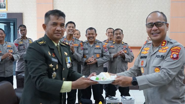 Jajaran Polresta Palangka Raya melaksanakan kunjungan silaturahmi ke Markas Komando Distrik Militer (Makodim) 1016/Palangka Raya, Sabtu (5/10/2025).