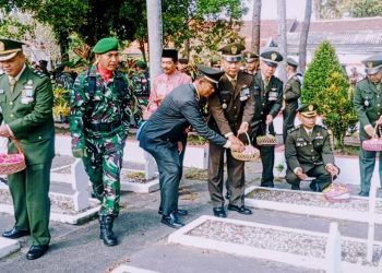 Kodim 0402/OKI-OI melaksanakan upacara Ziarah Nasional di Taman Makam Pahlawan (TMP) Kesuma Bangsa, Kayuagung, Kabupaten Ogan Komering Ilir (OKI), Jumat pagi (3/10).