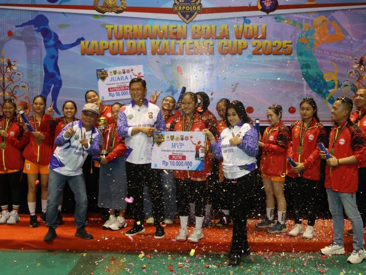 Turnamen Bola Voli Kapolda Kalteng Cup 2025, yang digelar di GOR Serbaguna, Jl. Tjilik Riwut Km.5, Kota Palangka Raya, resmi ditutup Kapolda Irjen Pol Iwan Kurniawan, S.IK., M.Si. bersama Gubernur H. Agustiar Sabran, Minggu (5/10/25) malam.