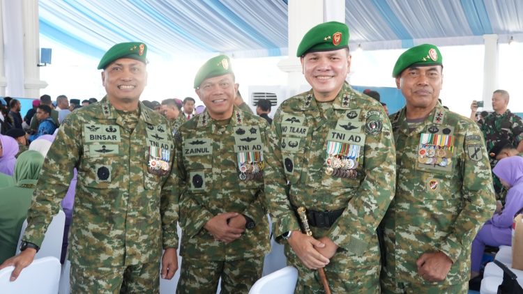 Pangdam XXII/Tambun Bungai, Mayjen TNI Zainul Arifin, S.A.P., M.Sc., menghadiri Upacara Peringatan Hari Ulang Tahun ke-80 Tentara Nasional Indonesia yang digelar secara khidmat di Lapangan Monumen Nasional, Jakarta, pada Minggu (5/10/2025).