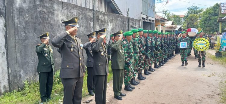 Komandan Kodim (Dandim) 1015/Sampit Letkol Inf Dwi Candra Setyawan yang di wakili Perwira Penghubung Kodim 1015/Sampit Mayor Inf Joko Susilo pimpin upacara persemayaman jenazah almarhum Purnawirawan Peltu Imansyah secara militer bertempat di TPU Muslimin Wengga Jaya Agung Jl. Wengga 9 Kel. Baamang Barat Kecamatan. Baamang Kabupaten Kotawaringin timur, Senin 06/10/2025.