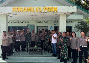 Polres Samosir melaksanakan kunjungan penuh keakraban ke Markas Komando Koramil 03 Pangururan, Jalan Kejaksaan, Kelurahan Pasar Pangururan, Kecamatan Pangururan, Kabupaten Samosir, pada Selasa (07/10/2025).
