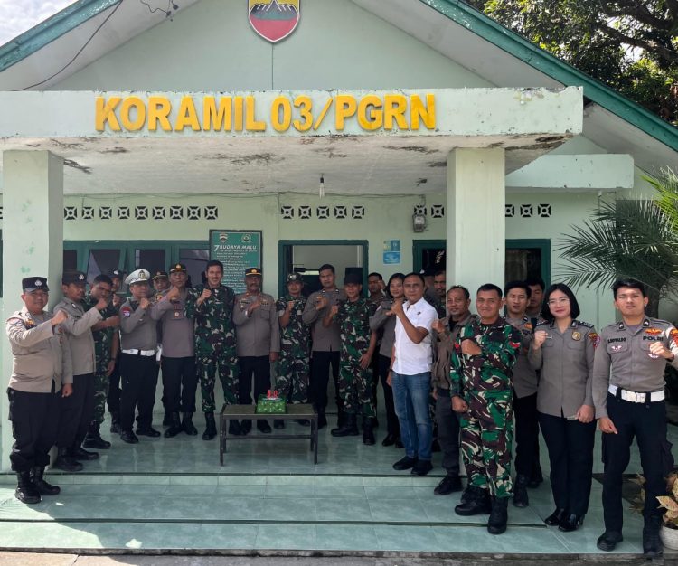 Polres Samosir melaksanakan kunjungan penuh keakraban ke Markas Komando Koramil 03 Pangururan, Jalan Kejaksaan, Kelurahan Pasar Pangururan, Kecamatan Pangururan, Kabupaten Samosir, pada Selasa (07/10/2025).