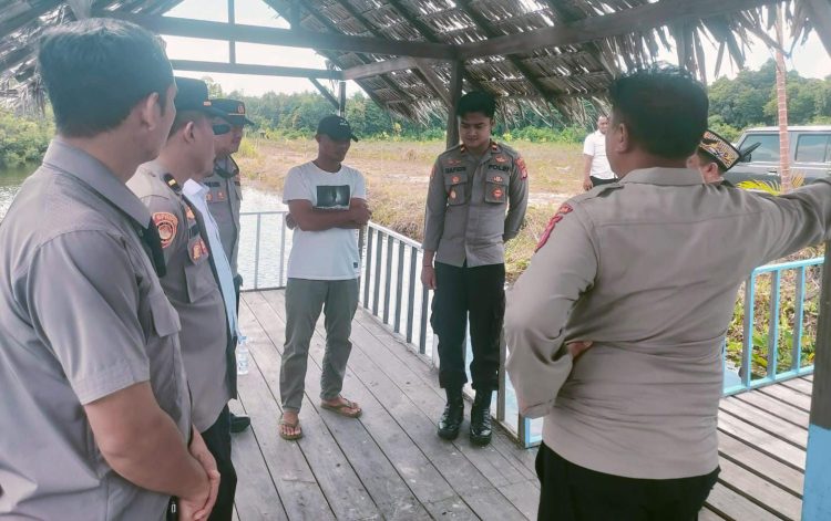 jajaran Polsek Bukit Batu Polresta Palangka Raya melaksanakan kegiatan pengecekan lahan yang akan digunakan untuk penanaman jagung di wilayah Kecamatan Bukit Batu, Rabu (8/10/2025).