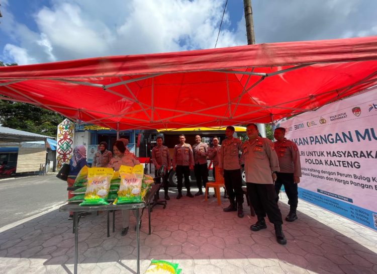 Sebanyak 17.825 Kg beras merk SPHP, dalam sehari disalurkan Polda Kalteng bersama Polres jajarannya dalam Program Gerakan Pangan Murah Serentak di seluruh wilayah Provinsi Kalimantan Tengah, Rabu (8/10/2025) siang.