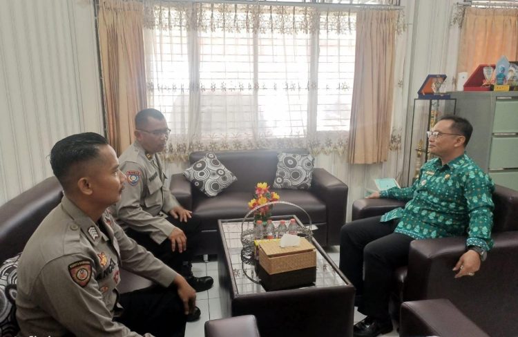 Kapolsubsektor Jekan Raya Polsek Pahandut Polresta Palangka Raya melaksanakan kegiatan silaturahmi ke Kantor Kecamatan Jekan Raya, Jalan Mahir Mahar, Kamis (9/10/2025).