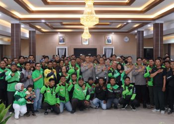 Kapolda Kalteng Irjen Pol Iwan Kurniawan, S.IK., M.Si. dengan menginisiasi kegiatan bersama masyarakat yang tergabung dalam komunitas ojek online (ojol), bertajuk 'Ngobrol Kamtibmas', bertempat di Aula Arya Dharma, Mapolda setempat, Jumat (10/10/2025).