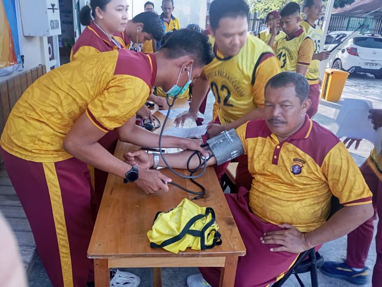 Dalam rangka mendukung pelaksanaan Tes Kesamaptaan Jasmani (Kesjas) bagi personel Semester II Tahun 2025, Seksi Kedokteran dan Kesehatan (Sidokkes) melaksanakan kegiatan Kesehatan Lapangan (Keslap), bertempat di Lapangan Polresta Palangka Raya, Jalan Tjilik Riwut Km. 3,5.