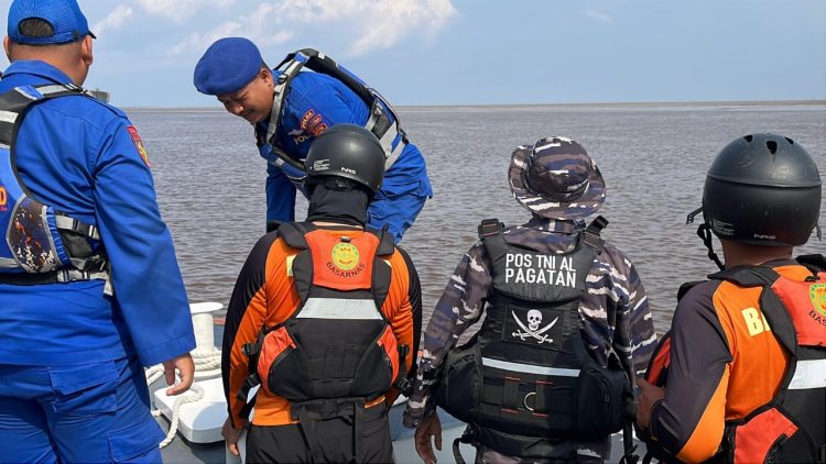 Pada hari Sabtu tanggal 11 Oktober 2025 Skj. 08.00 Wib sampai pukul 17.00 Wib Team gabungan Personel Ditpolairud Polda Kalteng Perwakilan Pegatan bersama, Satpolairud Polres Katingan, TNI AL Pegatan dan Team Basarnas. Melakukan pecarian korban tenggelam TB. Dantine 138 yang belum di temukan di perairan laut Pegatan pada koordinat 02° 24' 820" T / 113° 22' 650" S.
