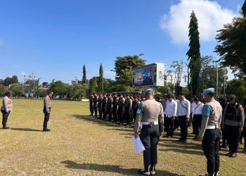 Personel Polresta Palangka Raya mengikuti apel kesiapan pengamanan markas komando (Sispamako) yang digelar di Lapangan Barigas, Mapolda Kalimantan Tengah, Jalan Tjilik Riwut Km. 1, Senin (13/10/2025).
