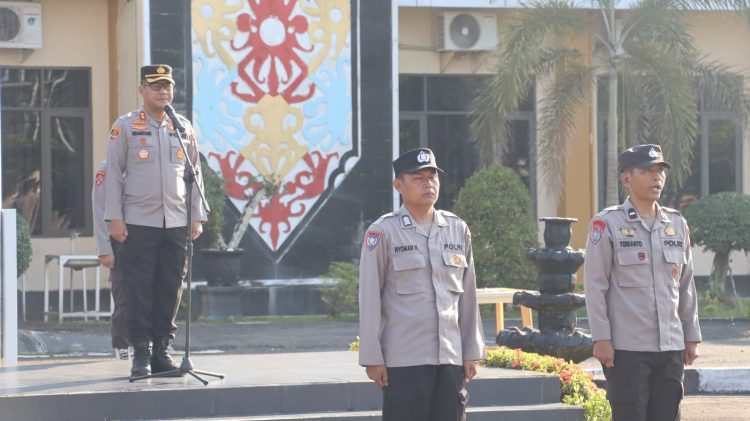 Polresta Palangka Raya menggelar apel pagi yang dipimpin oleh Kapolresta Palangka Raya, Kombes Pol Dedy Supriadi, S.I.K., M.H., melalui Wakapolresta AKBP Moch. Isharyadi Fitriawan, S.I.K., M.M., diikuti para Kabag, Kasat, Kasi, perwira, bintara serta ASN, Senin (13/10/2025).