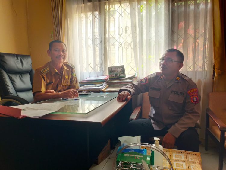 Kapolsubsektor Jekan Raya Polresta Palangka Raya, Iptu Narmanto, melaksanakan kegiatan silaturahmi ke Kantor Kelurahan Menteng, Kecamatan Jekan Raya, Kota Palangka Raya, Senin (13/10/2025).