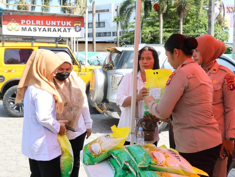 Kegiatan Gerakan Pangan Murah tersebut, dilaksanakan di depan Pos Lantas Bundaran Besar, Kota Palangka Raya. Rabu (15/10/2025).