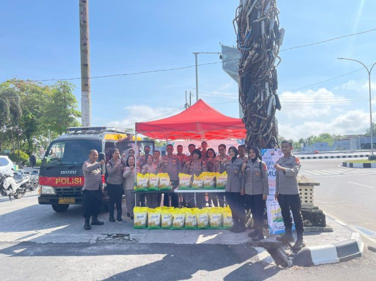 Momentum Gerakan Pangan Murah (GPM) serentak se-Indonesia, dipergunakan semaksimal mungkin oleh Ditbinmas Polda Kalteng untuk menyalurkan beras murah kepada masyarakat, Rabu (15/10/2025) siang.
