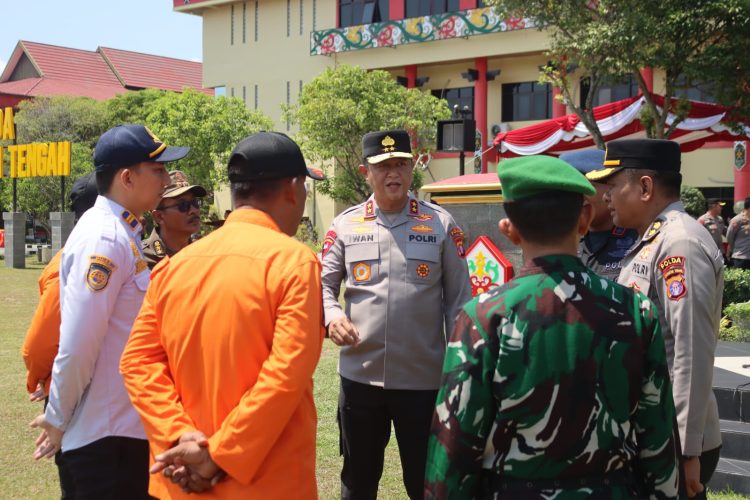 sebanyak ratusan personel tersebut ditinjau langsung oleh Kapolda Kalteng Irjen Pol Iwan Kurniawan, S.IK., M.Si. ,didampingi Karoops dan sejumlah pejabat utama Polda serta unsur forkopimda.